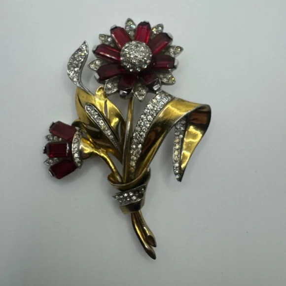 Vintage Flower Brooch - Picture 2 of 5